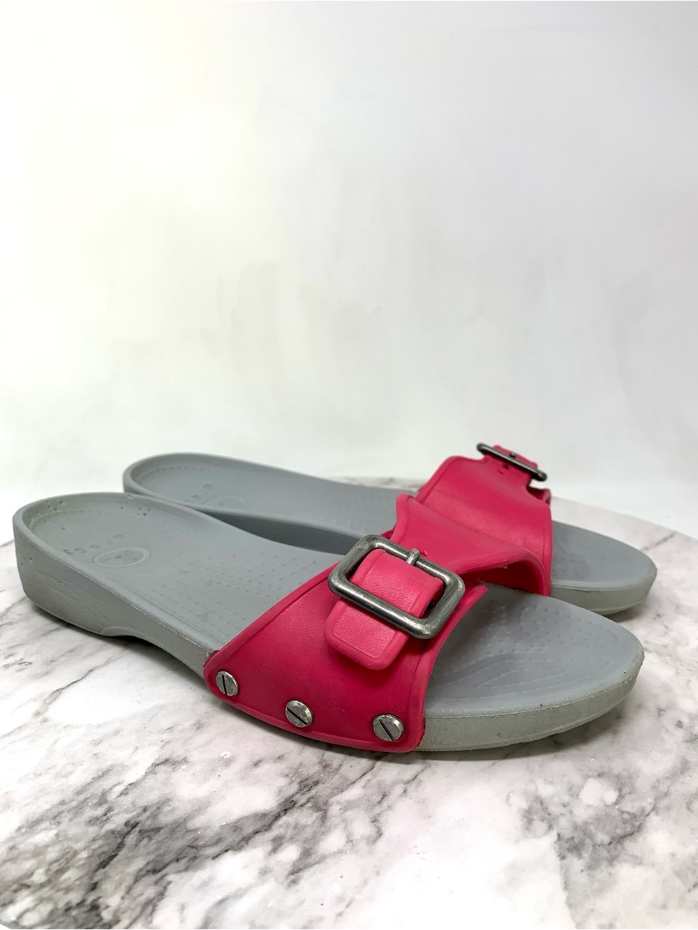 CROCS Sarah Slipper Buckle Pink Slide Sandals 8 Comfort Beach Resortwear Y2K